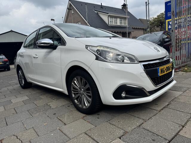 Peugeot 208 1.2 PT BlueL Premium*Pano*Camera*Navi