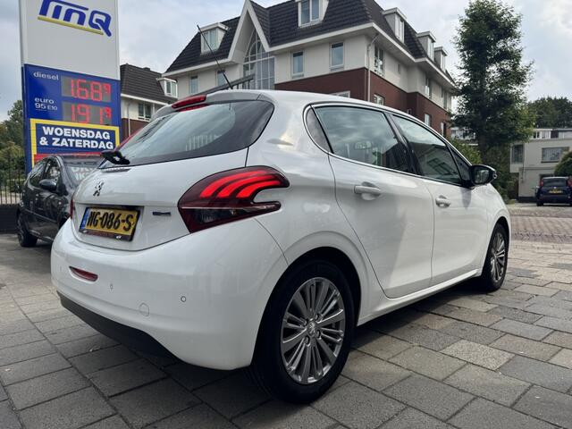 Peugeot 208 1.2 PT BlueL Premium*Pano*Camera*Navi