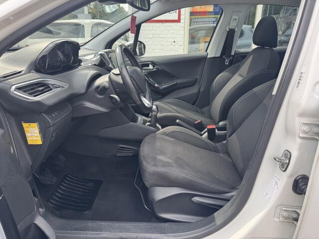 Peugeot 208 1.2 PT BlueL Premium*Pano*Camera*Navi