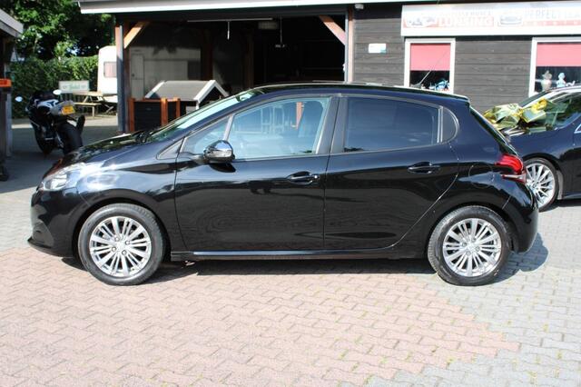 Peugeot 208 1.2 PURETECH ALLURE Navigatie Cruise Airco