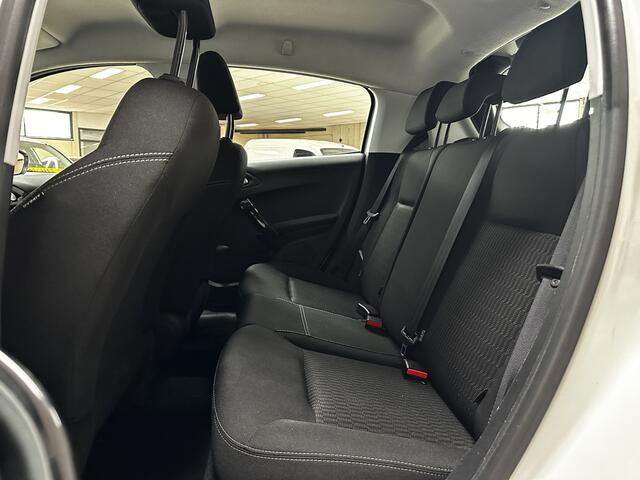 Peugeot 208 1.2 PureTech Blue Lion/ LED Dagrijverl./ DAB+/ Apple+Android/ Airco/ Navi/ Cruise/ Bluetooth/ Multi.Stuur/ Elek.Pakket/ Isofix/ PDC Achter.