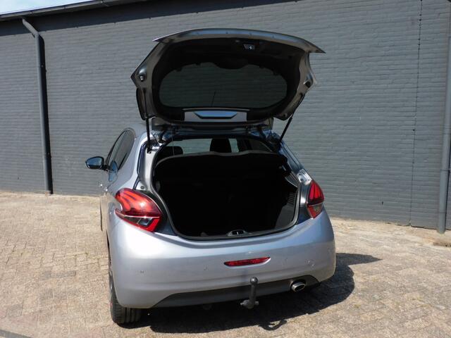 Peugeot 208 1.2 PureTech GT-Line FULLMAP NAVI! ACHTERUITRIJCAM! PANODAK! CLIMA! TREKHAAK! LM VELGEN!