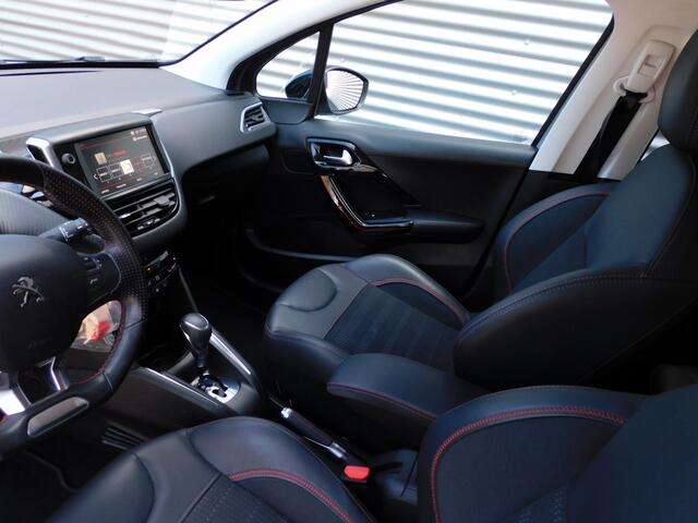 Peugeot 208 1.2 PureTech GT-Line FULLMAP NAVI! ACHTERUITRIJCAM! PANODAK! CLIMA! TREKHAAK! LM VELGEN!