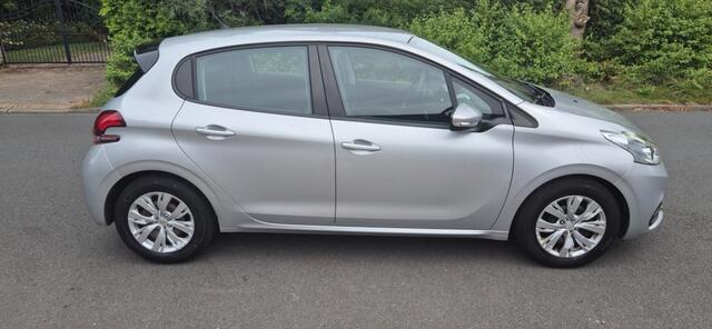Peugeot 208 1.2 Pure Tech Active Cruise control*airco*automaat*