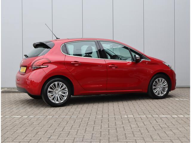 Peugeot 208 1.2 PureTech Allure | BOVAG-garantie | Panoramadak | Navigatie |