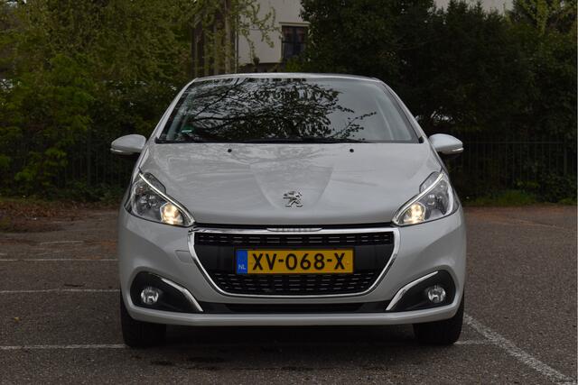 Peugeot 208 1.2 PureTech Signature NL-Auto, Parkeersensoren achter, Led verlichting, Apple/Android, Bluetooth Telefonie en Audio, Cruise Control, LM Velgen, Boekjes en NAP pas aanwezig.