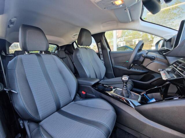 Peugeot 208 1.2 PureTech 100 Allure | Climate & Cruise Control | Achteruitrijd Camera | Apple Carplay/Android Auto | Stoelverwarming |