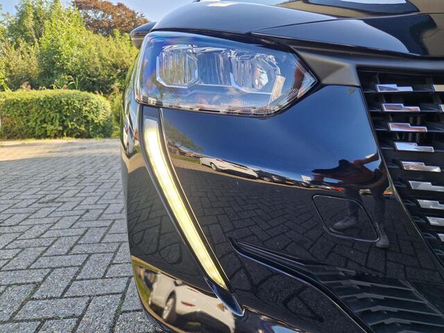 Peugeot 208 1.2 PureTech 100 Allure | Climate & Cruise Control | Achteruitrijd Camera | Apple Carplay/Android Auto | Stoelverwarming |