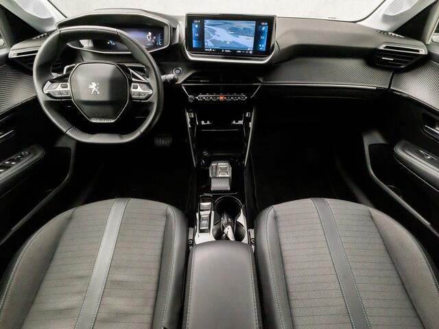 Peugeot 208 1.2 PureTech Allure Sport Automaat (VIRTUAL COCKPIT, APPLE CARPLAY, GROOT NAVI, LEDER, 360 CAMERA, SPORTSTOELEN, GETINT GLAS, LM VELGEN, CRUISE, NIEUWSTAAT)
