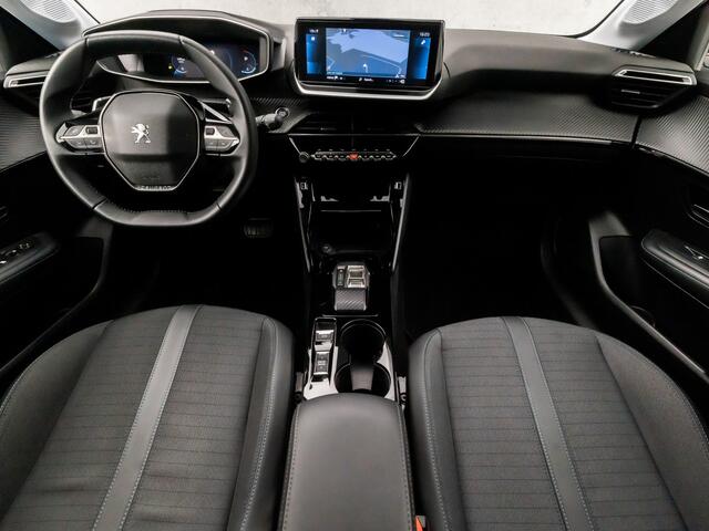 Peugeot 208 1.2 PureTech Allure Sport Automaat (VIRTUAL COCKPIT, APPLE CARPLAY, GROOT NAVI, LEDER, 360 CAMERA, SPORTSTOELEN, GETINT GLAS, LM VELGEN, LED KOPLAMPEN, NIEUWSTAAT)