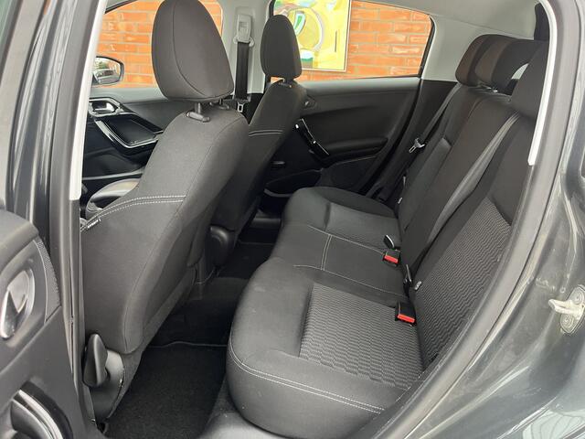 Peugeot 208 PureTech 82 Active | Automaat | Sensoren achter | Cruise Control |
