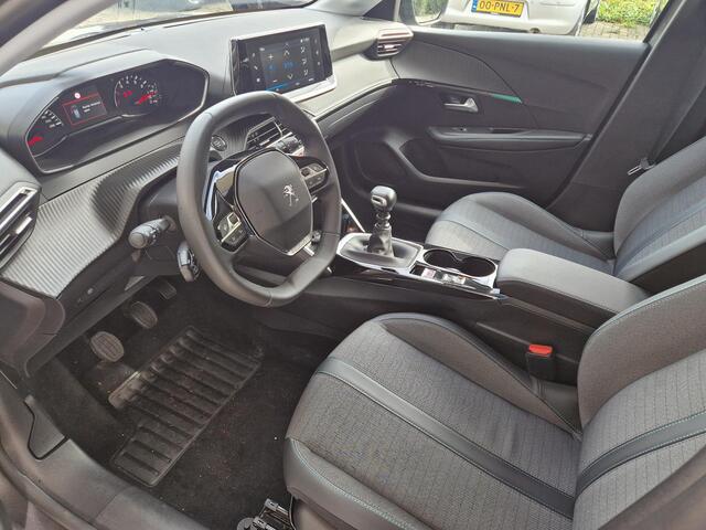 Peugeot 208 1.2 PureTech 100 Allure | Climate & Cruise Control | Achteruitrijd Camera | Apple Carplay/Android Auto | Stoelverwarming |