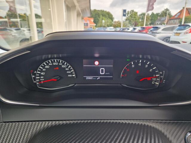 Peugeot 208 1.2 PureTech 100 Allure | Climate & Cruise Control | Achteruitrijd Camera | Apple Carplay/Android Auto | Stoelverwarming |