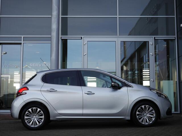 Peugeot 208 1.2 PureTech Allure | 110PK | Navigatie | Climate control | Lichtmetalen velgen | Cruise control | Trekhaak | Elektrische ramen | Extra getint glas