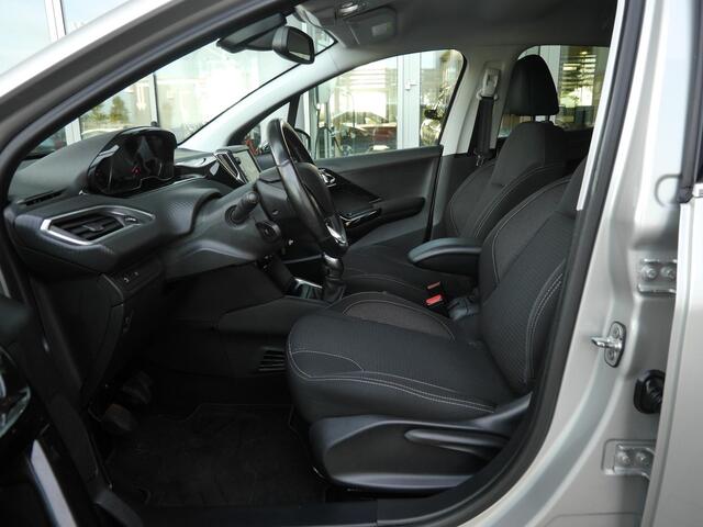Peugeot 208 1.2 PureTech Allure | 110PK | Navigatie | Climate control | Lichtmetalen velgen | Cruise control | Trekhaak | Elektrische ramen | Extra getint glas