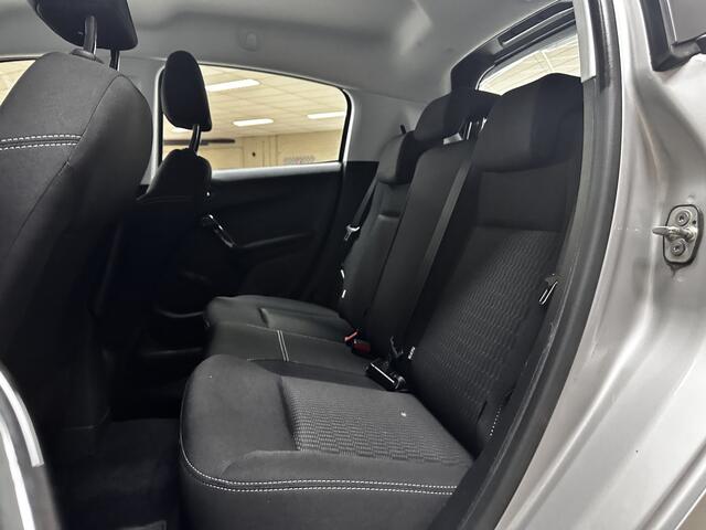 Peugeot 208 1.2 PureTech Blue Lion/ LED Dagrijverl/ Apple+Android/ DAB+/ Airco/ Navi/ Cruise/ Bluetooth/ Multi.Stuur/ Elek.Pakket/ Isofix/ PDC Achter.