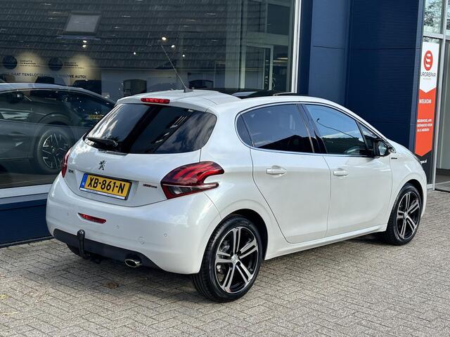 Peugeot 208 1.2 Turbo 110PK GT-line | Navigatie | 17 inch Lichtmetalen Velgen | Trekhaak 1150 KG | Climate Control | Parkeercamera en Sensoren | Panorama dak | Cruise Control | Mistlampen | LED Verlichting | Speciale Lak | Half Lederen Sportstoelen |