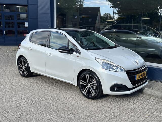 Peugeot 208 1.2 Turbo 110PK GT-line | Navigatie | 17 inch Lichtmetalen Velgen | Trekhaak 1150 KG | Climate Control | Parkeercamera en Sensoren | Panorama dak | Cruise Control | Mistlampen | LED Verlichting | Speciale Lak | Half Lederen Sportstoelen |