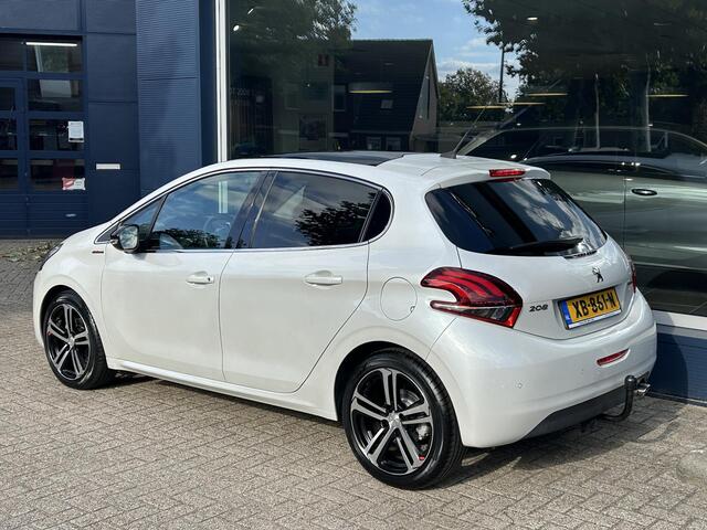 Peugeot 208 1.2 Turbo 110PK GT-line | Navigatie | 17 inch Lichtmetalen Velgen | Trekhaak 1150 KG | Climate Control | Parkeercamera en Sensoren | Panorama dak | Cruise Control | Mistlampen | LED Verlichting | Speciale Lak | Half Lederen Sportstoelen |