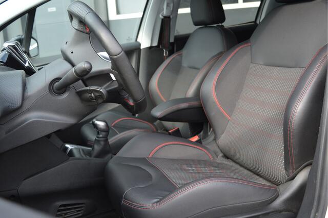 Peugeot 208 1.2 PureTech GT-line | Cruise/Navi/Pano/Camera | Met 12 maaden Bovag garantie!