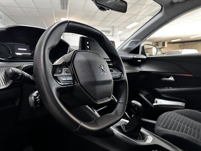 Peugeot 208 1.2 PureTech Active/ LED Koplampen/ 16'' LMV/ Apple + Android/ Navi/ Airco/ Cruise/ Elek. pakket/ Isofix/ Bluetooth/ Multi. LEDER. Stuur/ PDC/ Dakspoiler/ LED Dagrijverl.
