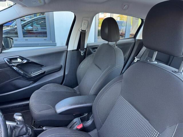 Peugeot 208 1.2PureTech Allure, Navi, Climatcntrl, Cruisecntrl, LM-velgen, TOPSTAAT!