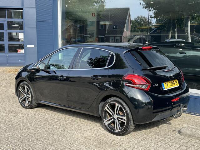 Peugeot 208 1.2 Turbo 110 PK GT-line | Navigatie | 17 inch Lichtmetalen Velgen | Trekhaak 1150 KG | Climate Control | Sensoren | Cruise Control | Mistlampen | LED Verlichting | Half Lederen Sportstoelen |