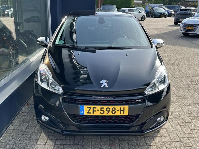 Peugeot 208 1.2 Turbo 110 PK GT-line | Navigatie | 17 inch Lichtmetalen Velgen | Trekhaak 1150 KG | Climate Control | Sensoren | Cruise Control | Mistlampen | LED Verlichting | Half Lederen Sportstoelen |