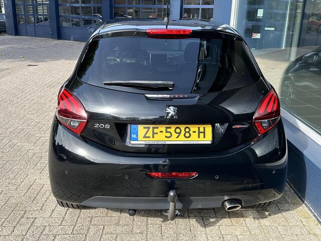 Peugeot 208 1.2 Turbo 110 PK GT-line | Navigatie | 17 inch Lichtmetalen Velgen | Trekhaak 1150 KG | Climate Control | Sensoren | Cruise Control | Mistlampen | LED Verlichting | Half Lederen Sportstoelen |