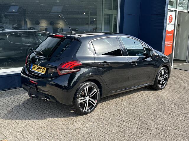 Peugeot 208 1.2 Turbo 110 PK GT-line | Navigatie | 17 inch Lichtmetalen Velgen | Trekhaak 1150 KG | Climate Control | Sensoren | Cruise Control | Mistlampen | LED Verlichting | Half Lederen Sportstoelen |