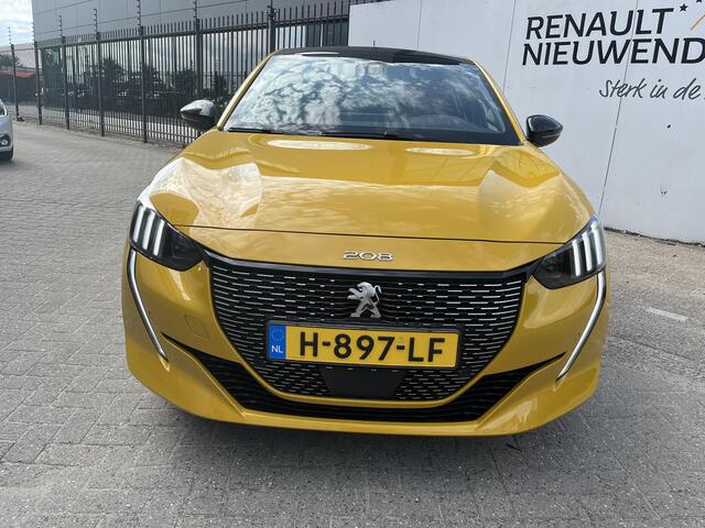 Peugeot 208 1.2 PureTech GT-Line / CAMERA / PARKEERSENSOREN / NAVIGATIE / PANORAMADAK /