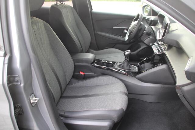 Peugeot 208 1.2 PureTech 100pk Allure Airco Navi Camera Carplay 13.555km Nieuwstaat!