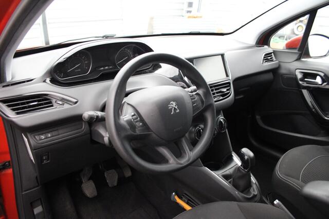 Peugeot 208 1.2 PureTech Blue Lion nette 5-deurs met trekhaak 1e eigenaar