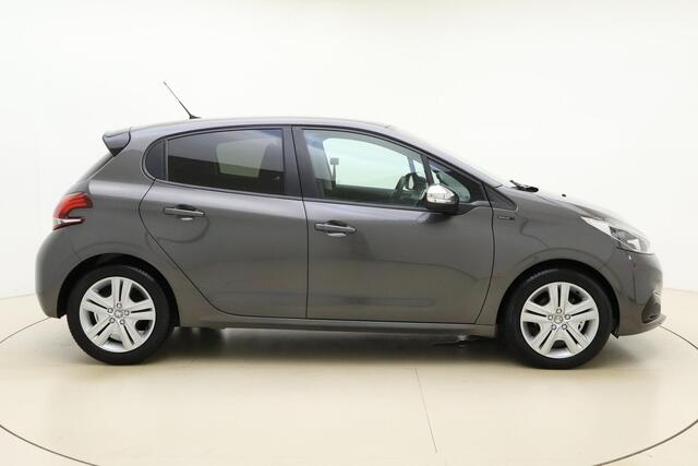 Peugeot 208 1.2 PureTech Signature 110 PK | Automaat | Apple Carplay | Parkeersensor | Navigatie | Cruise Control | Airco | Licht Metalen Velgen | 1e eigenaar