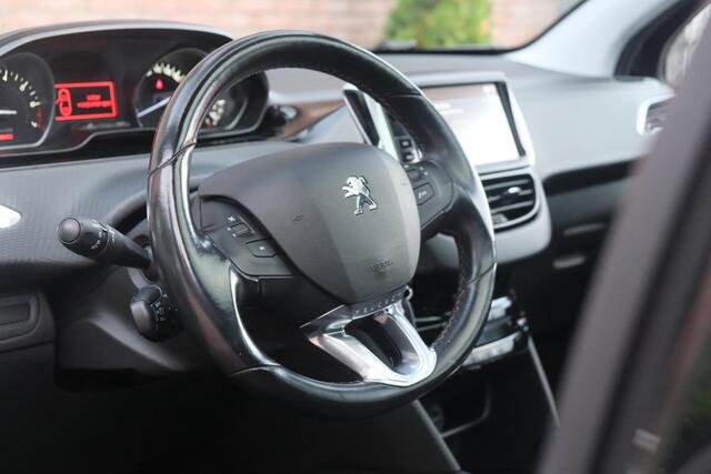 Peugeot 208 1.2 Turbo 110pk 5-drs Allure | Navi | App Connect | Climate | Cruise | Panoramadak | Camera | PDC