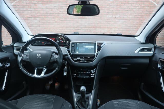 Peugeot 208 1.2 Turbo 110pk 5-drs Allure | Navi | App Connect | Climate | Cruise | Panoramadak | Camera | PDC