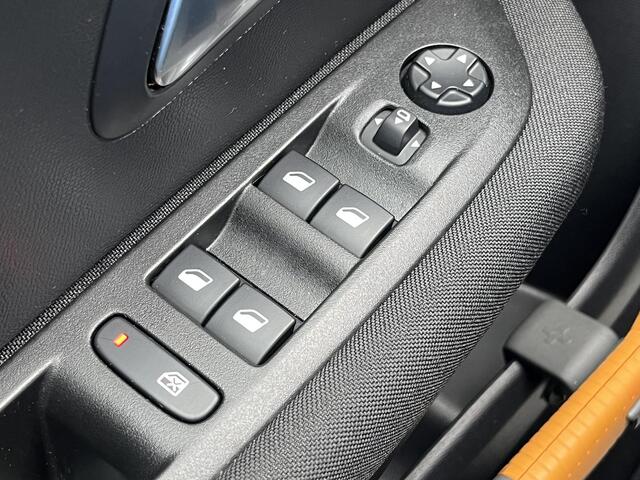 Peugeot 208 1.2 PureTech Active / Navigatie via Apple Carplay & Android Auto / Cruise Control / Climate Control / Parkeersensor achter / DAB Radio