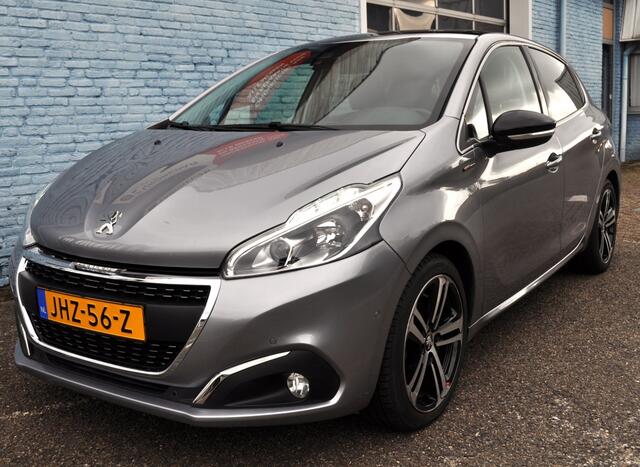 Peugeot 208 1.2 GT Aut. Nav pdc v+a Pano