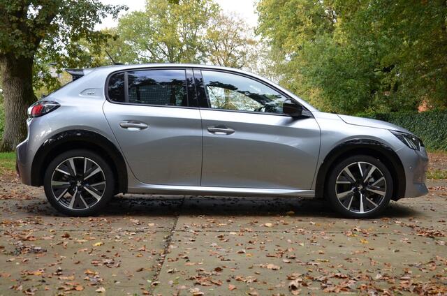 Peugeot 208 1.2 PureTech GT Automaat/Navi/Ecc/Pdc/Apple Carplay/Android Auto/Extra getint glas/Volledig digitaal instrumentenpaneel/Cr-Controle/Led/Lmv