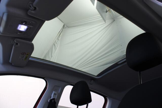 Peugeot 208 1.2 PureTech Blue Lease Executive |Pano|Navi|