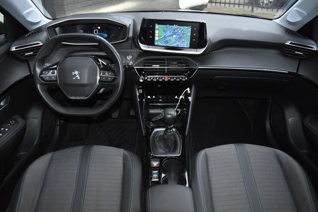 Peugeot 208 1.2 PureTech 100PK Allure | Panodak | Adapt. Cruise | Stoelverw. | Carplay | Camera | Incl. garantie