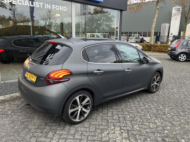 Peugeot 208 1.2 PureTech Première | Matte lak | Afneembare trekhaak | Panoramadak | Camera | Carplay | Navi | etc. etc.