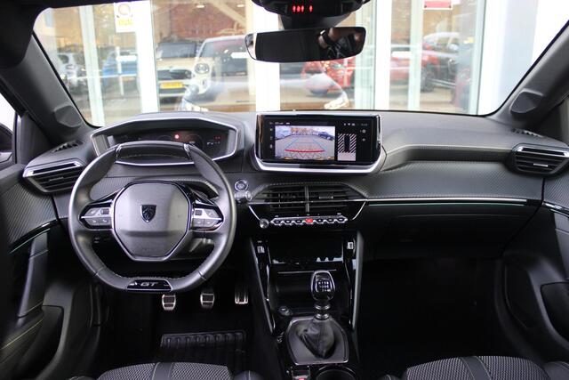Peugeot 208 1.2 100PK GT | DRAADLOZE APPLE CARPLAY/ANDROID AUTO | 17" LICHTMETALEN VELGEN | DRAADLOZE TELEFOONLADER | ACHTERUITRIJ CAMERA | CRUISE CONTROL | FULL LED KOPLAMPEN | KEYLESS ENTRY/START | CLIMATE CONTROL | PARKEERSENSOREN VOOR EN ACHTER | GETINTE ACHETRRU