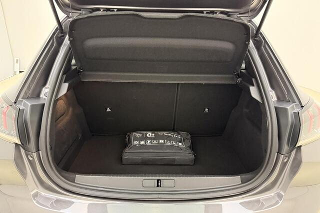 Peugeot 208 1.2 PureTech Allure 100 PK | Handgeschakeld | Parkeersensor | Getinte ramen | Airco | Mirror screen | Apple Carplay | Licht metalen velgen | Cruise Control | 1e eigenaar | Dealer onderhouden