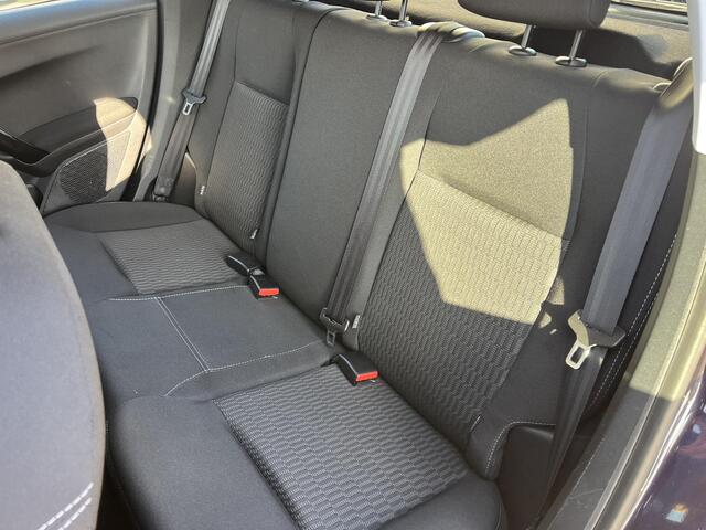 Peugeot 208 1.2 PureTech Blue Lion Complete uitvoering, goed onderhouden. Navigatie, PDC, telefoonvoorbereiding etc.