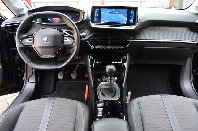 Peugeot 208 1.2 PureTech Blue Lease Allure O.a: PDC, Camera, Clima, Cruise, Navi, Carplay, Rijklaar All-in prijs!