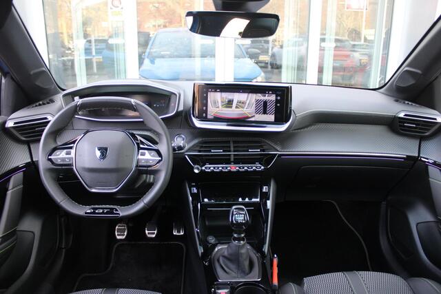 Peugeot 208 1.2 100PK GT | PANORAMA DAK | KEYLESS ENTRY/START | DRAADLOZE APPLE CARPLAY/ANDROID AUTO | CAMERA VOOR + ACHTER | DRAADLOZE TELEFOONLADER | 17" LICHTEMTALEN VELGEN | FULL LED KOPLAMPEN | DODEHOEK DETECTIE | PARKEERSENSOREN VOOR + ACHTER | CRUISE CONTROL |