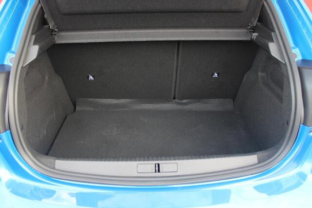 Peugeot 208 1.2 100PK GT | PANORAMA DAK | KEYLESS ENTRY/START | DRAADLOZE APPLE CARPLAY/ANDROID AUTO | CAMERA VOOR + ACHTER | DRAADLOZE TELEFOONLADER | 17" LICHTEMTALEN VELGEN | FULL LED KOPLAMPEN | DODEHOEK DETECTIE | PARKEERSENSOREN VOOR + ACHTER | CRUISE CONTROL |