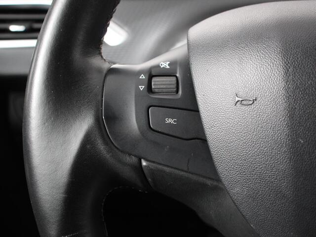 Peugeot 208 1.2 PureTech 110pk Automaat Allure | Cruise control | Parkeersensoren achter | LED | Navigatie | Climate Control | Extra Getint glas | Lichtmetalen Velgen