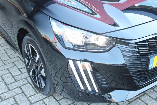 Peugeot 208 Hybrid 110PK e-DCS6 ALLURE | NAVIGATIE | DRAADLOZE APPLE CARPLAY/ANDROID AUTO | DAB+ RADIO | CLIMATE CONTROL | ADAPTIVE CRUISE CONTROL | VERKEERSBORDEN HERKENNING | ACHTERUITRIJ CAMERA | LICHTMETALEN VELGEN 16" |